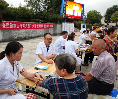 澧縣人民醫(yī)院開(kāi)展“全民健康生活方式日”宣傳義診活動(dòng) 提供專業(yè)健康咨詢服務(wù)